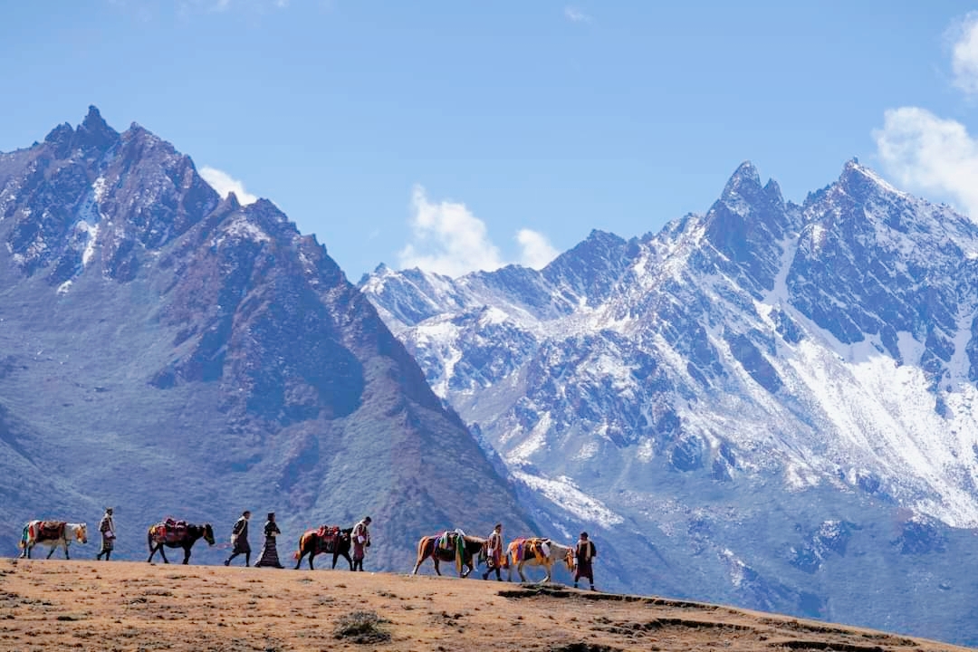 DAGALA 1000 LAKE TREK